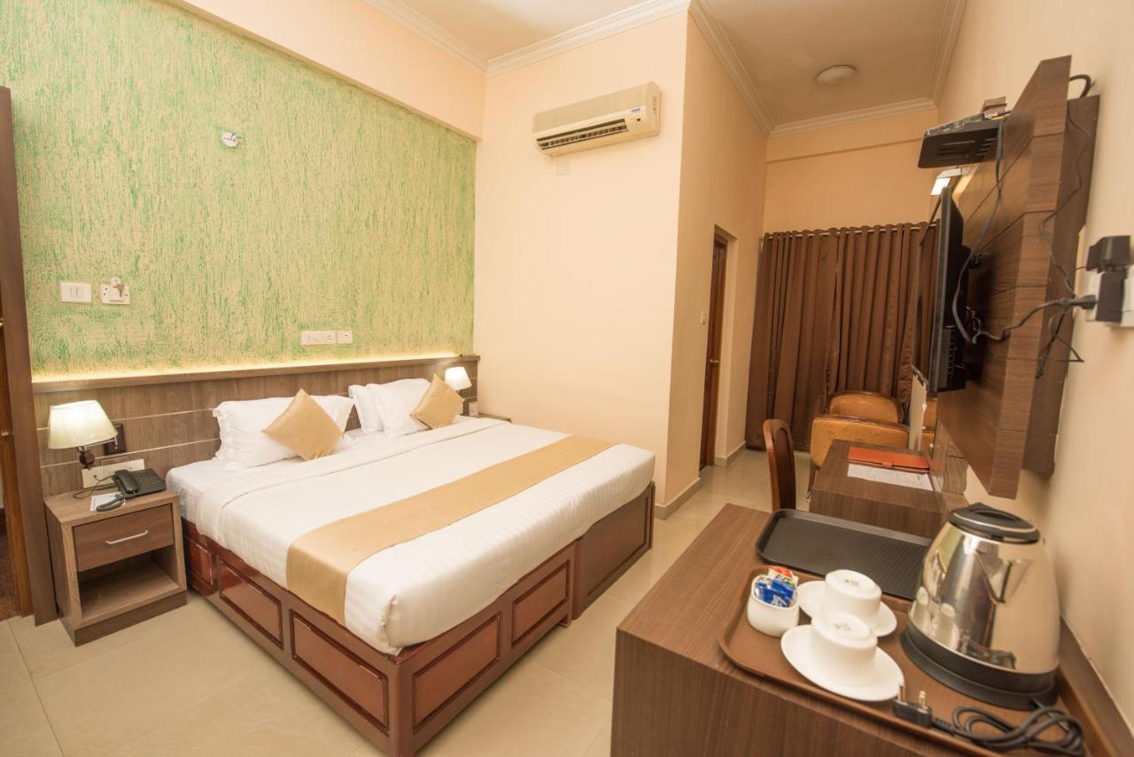 Kallada Golden Hotel Thrissur Екстер'єр фото