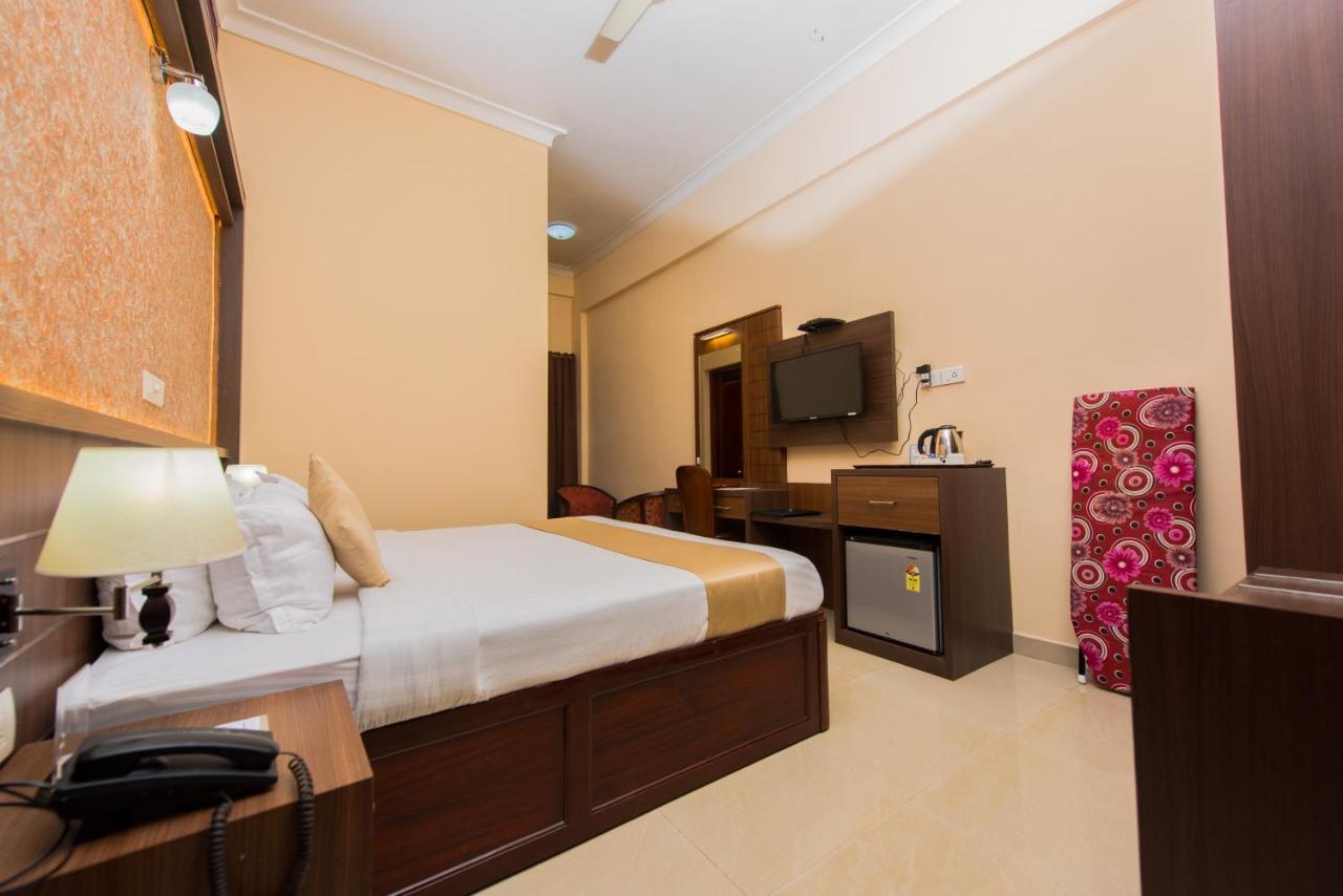 Kallada Golden Hotel Thrissur Екстер'єр фото