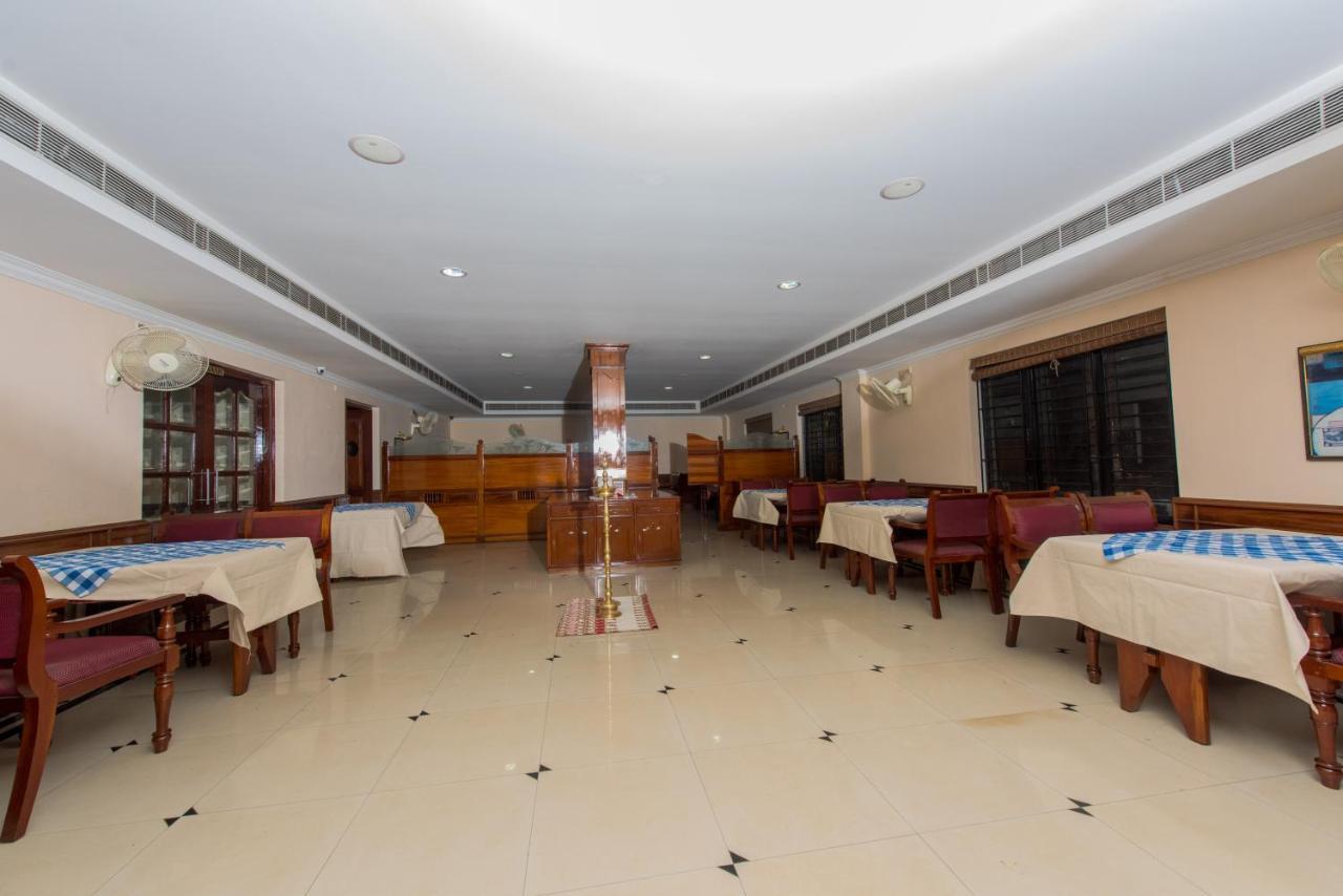 Kallada Golden Hotel Thrissur Екстер'єр фото