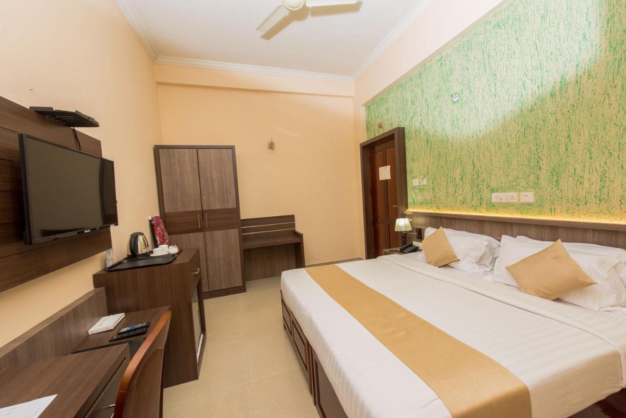 Kallada Golden Hotel Thrissur Екстер'єр фото